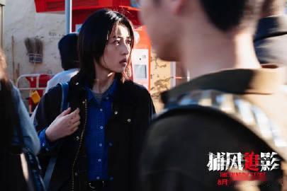 张子枫说不急于演成熟角色 妹妹太会选角色了，《捕风追影》里的她又灵又真实。明天新