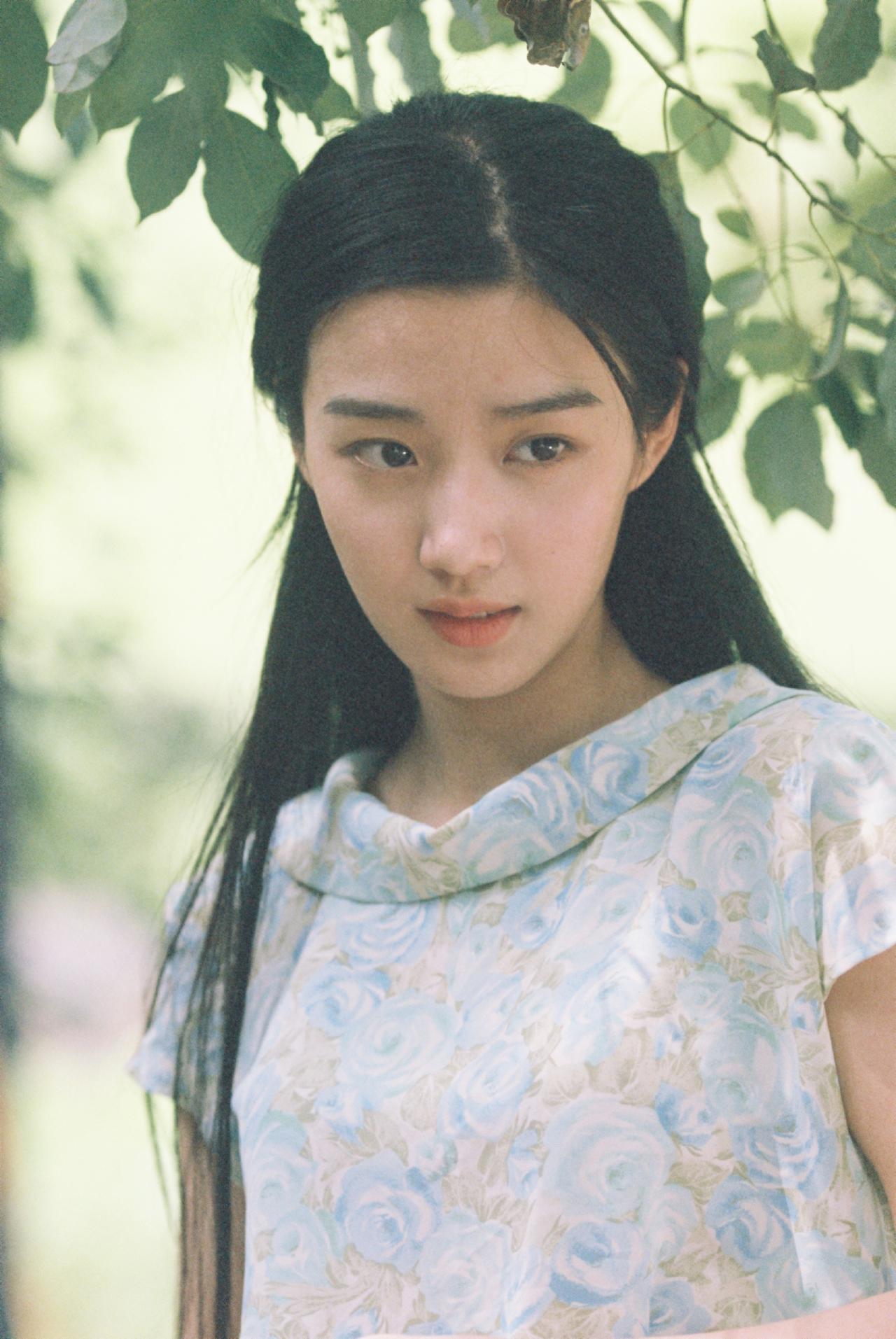 卢昱晓复古感写真精选：秋日胜春朝