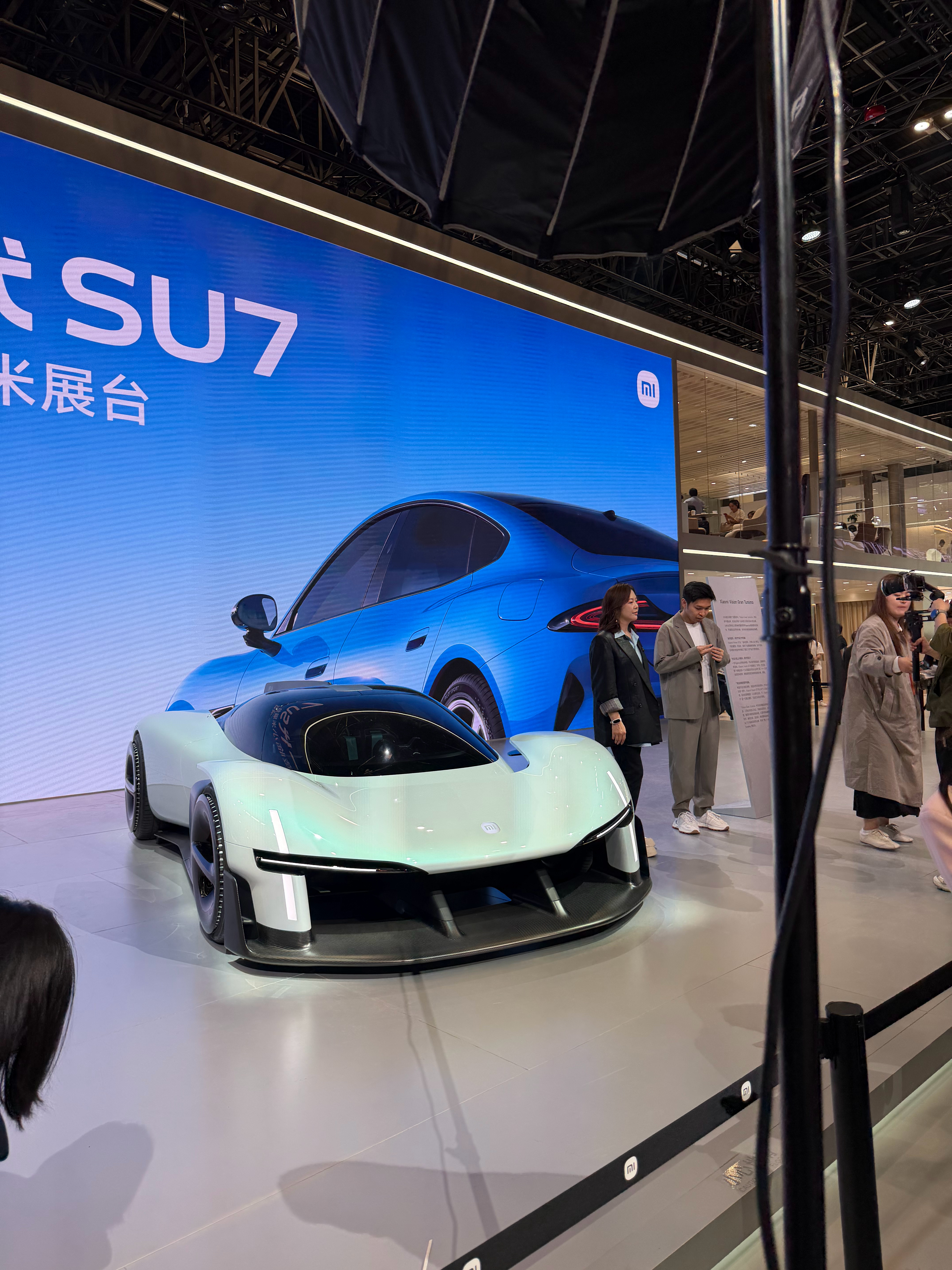 来自朋友北京车展的实拍图平等羡慕每一个去车展的媒体老师小米Vision GT看起