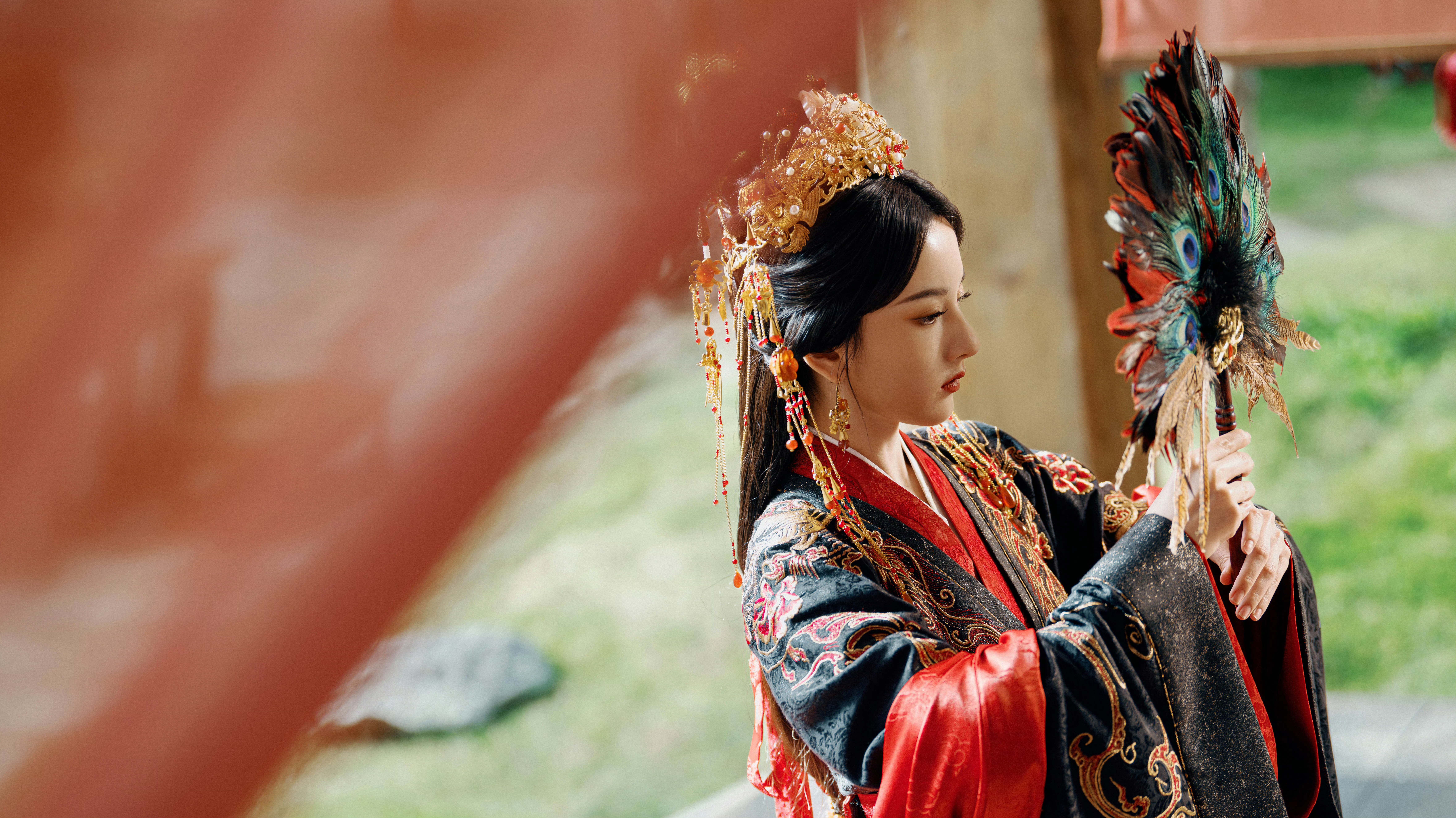 宋祖儿 《折腰》小乔红黑嫁衣（剧照还没我修的图多[允悲][允悲][允悲] ​​​