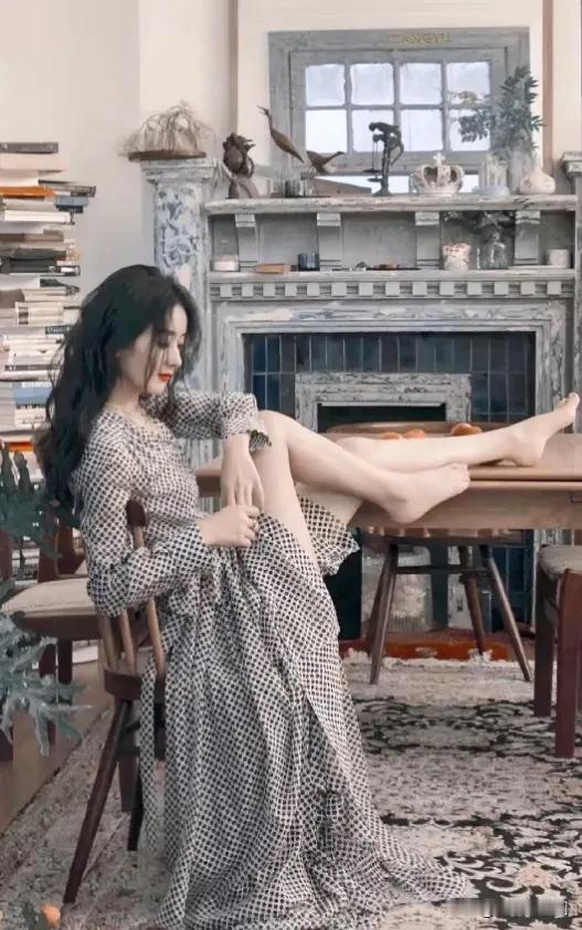 赵丽颖美腿诱人5月·每日幸运签 戳这里👉🏻快来看看你能抽到什么签文吧~