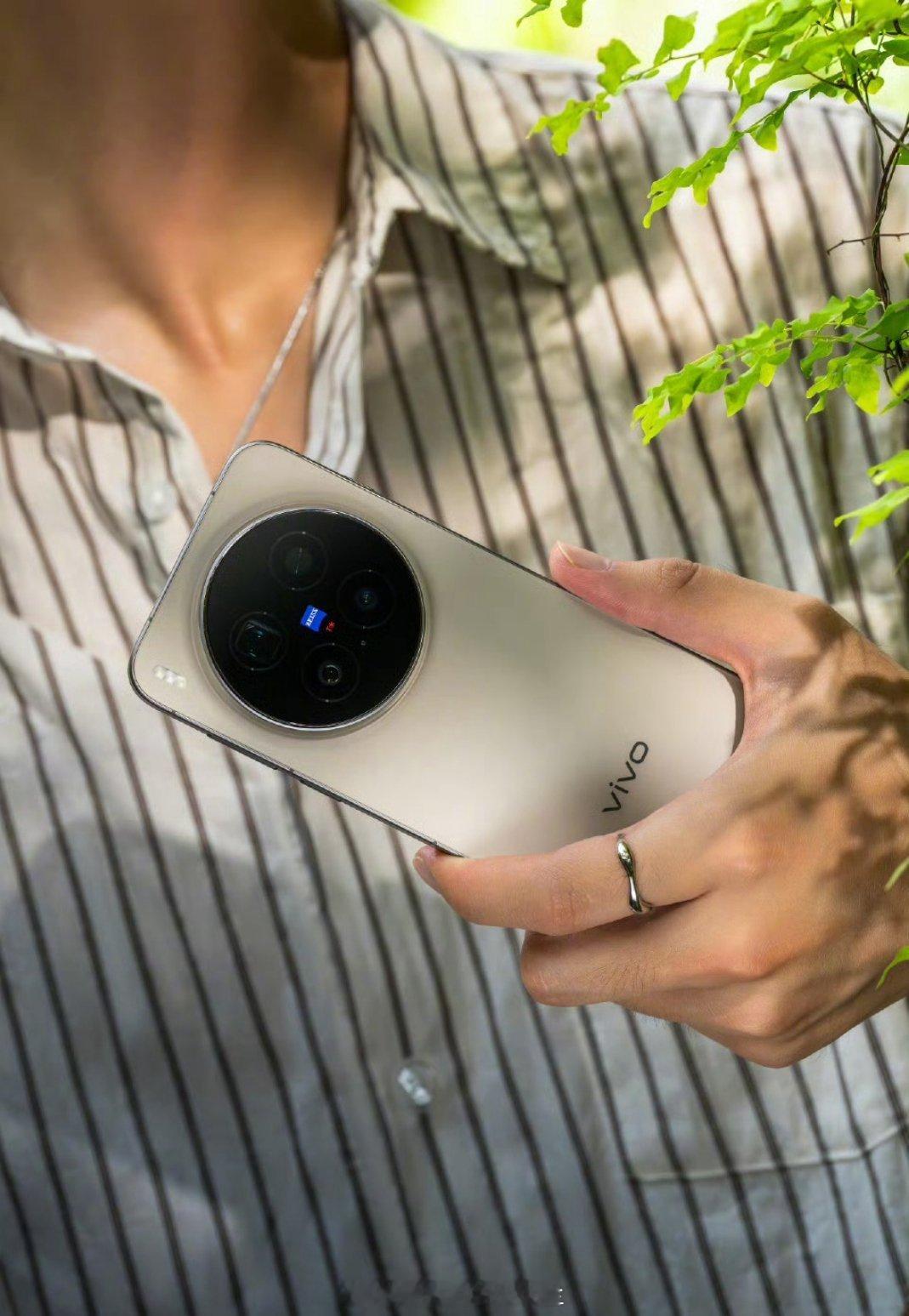 X300系列的颜值是不是很能打？vivoX300系列发布会 ​​​