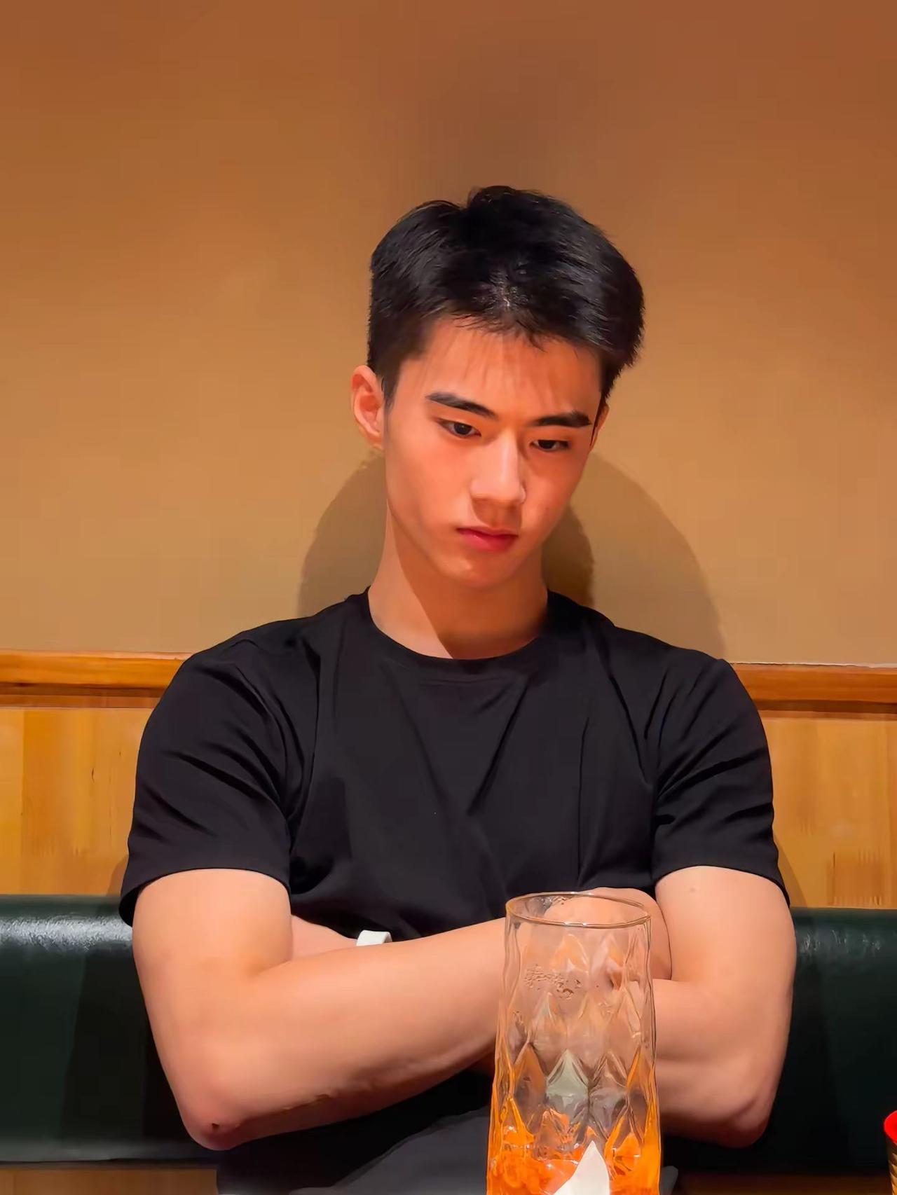 可是他的眼睛会笑