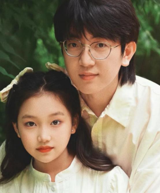 上海一男子领养了一个 12 岁的盲童女孩，花 25 万给他治眼睛，谁料女孩眼睛治