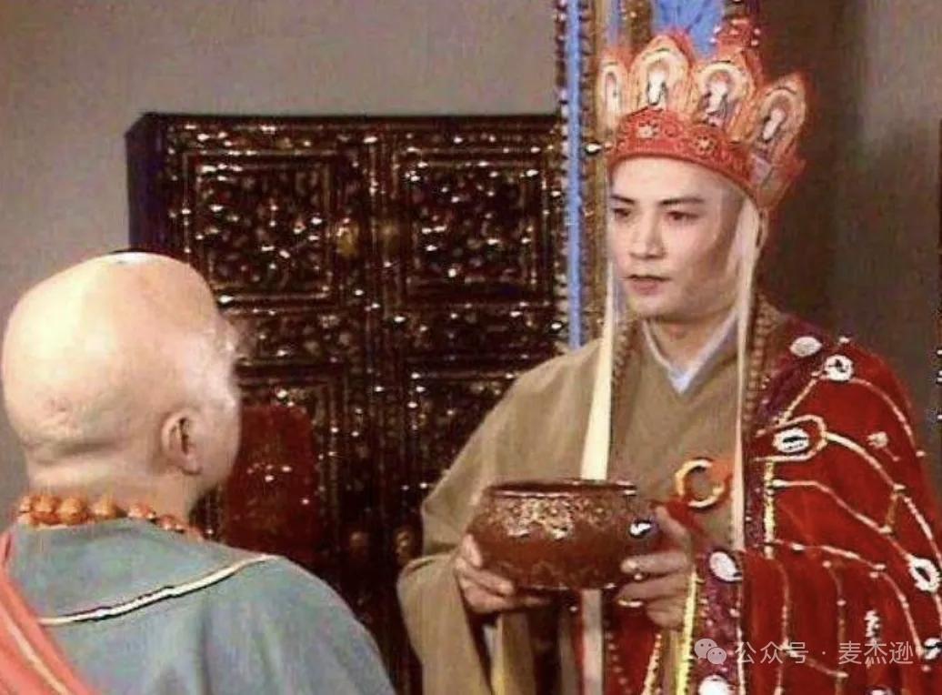 一个朋友因为经济问题去喝茶已经三个多月了，同事们没有人公开谈论，瞬间划清了界限。