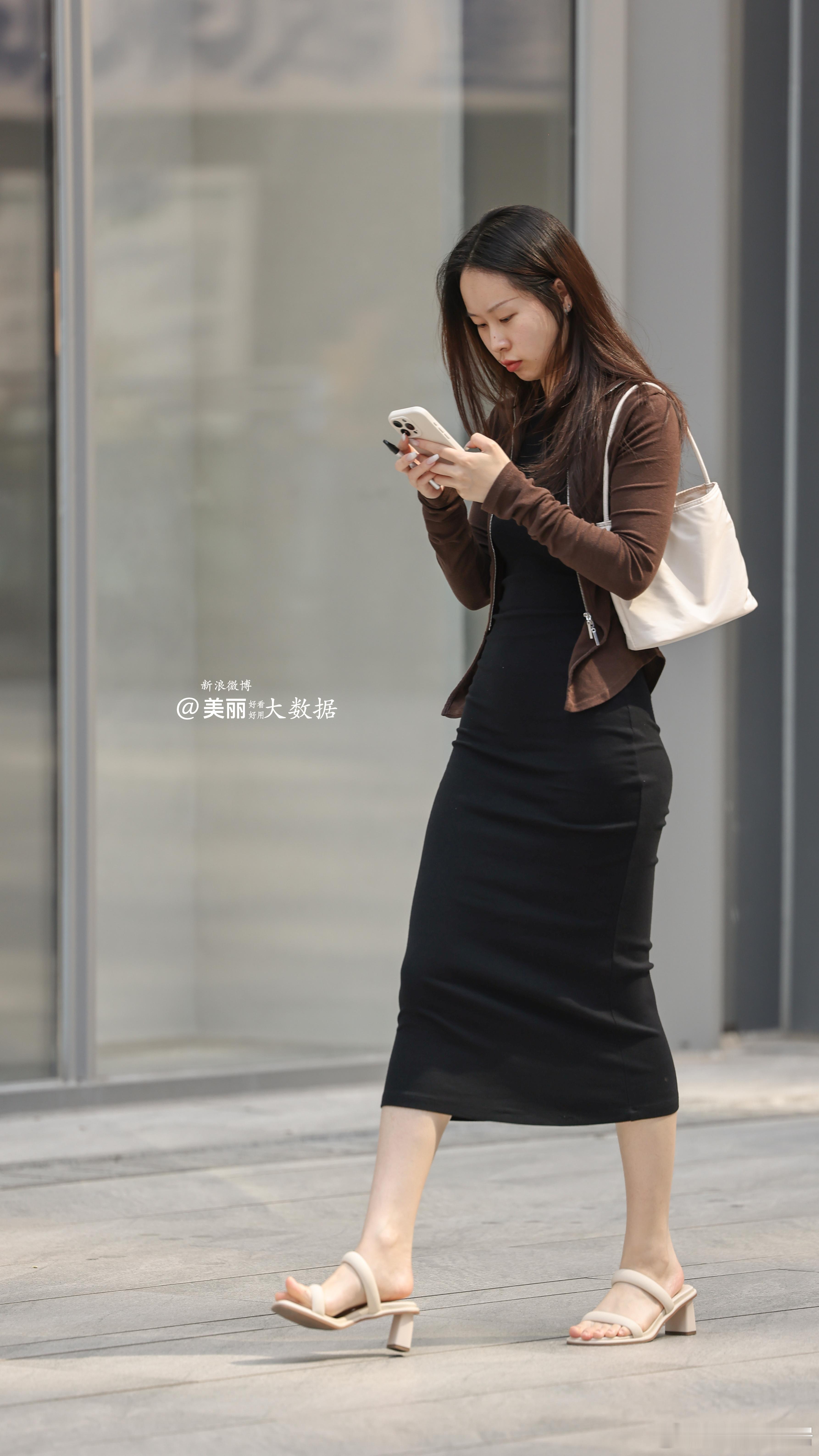 隔壁家的小姐姐。。。 