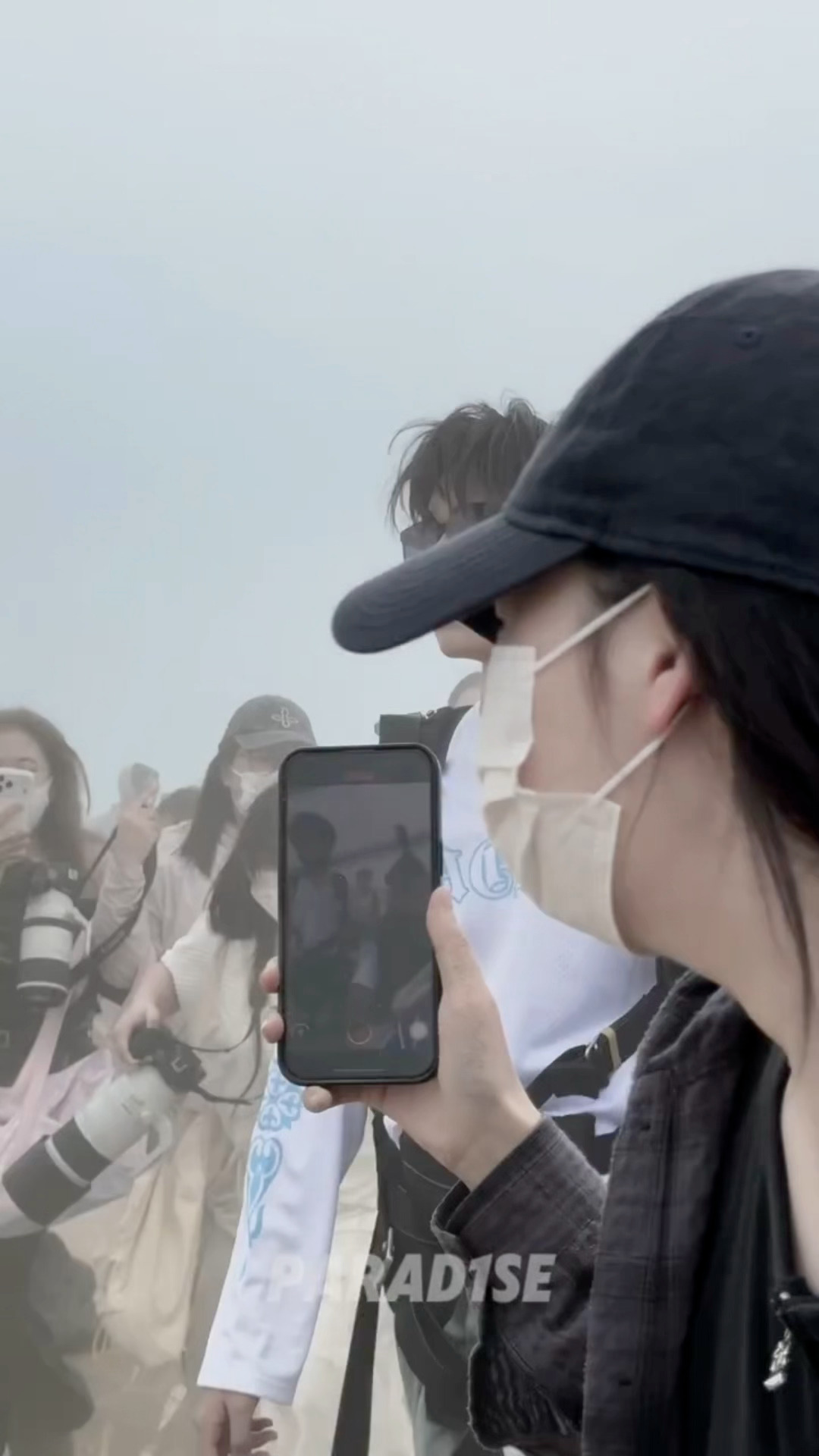 王橹杰跳伞谁看了不说bking王橹杰无敌 戴这个墨镜太酷炫气场太强了 ，在空中还