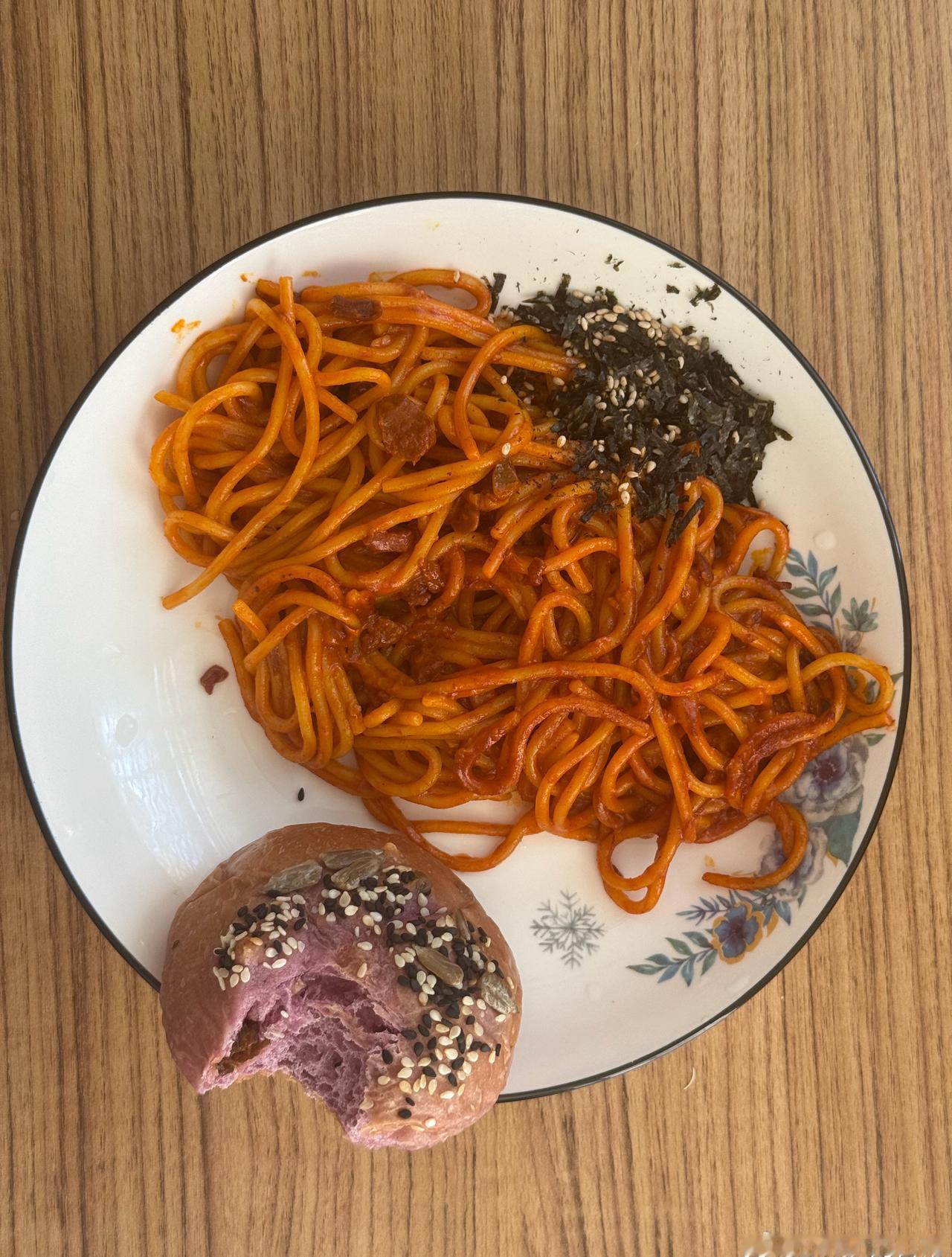 每到周末总会在“感到幸福”和“怀疑人生”之间反复横跳

吃饭常常是我“感到幸福”