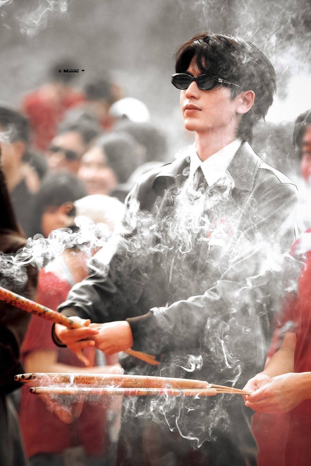 张凌赫 | 张凌赫归鸾 月亮不睡我不睡，我在想你第几回？数不清啦，反正满脑子都是