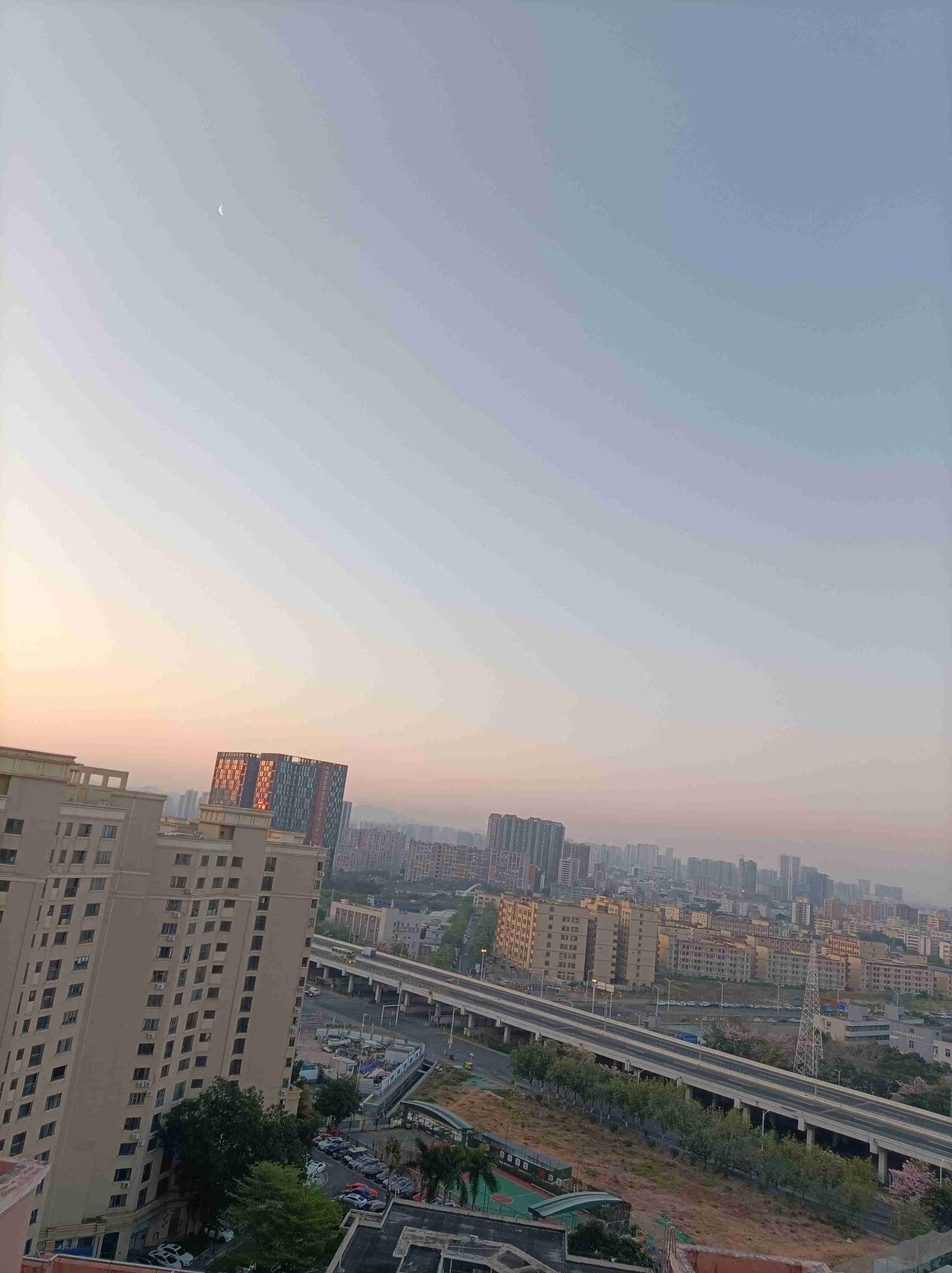 我的今日状态：😁轻松愉快
我这里的天气：☀️晴天深圳今日多云转晴，气温13度到