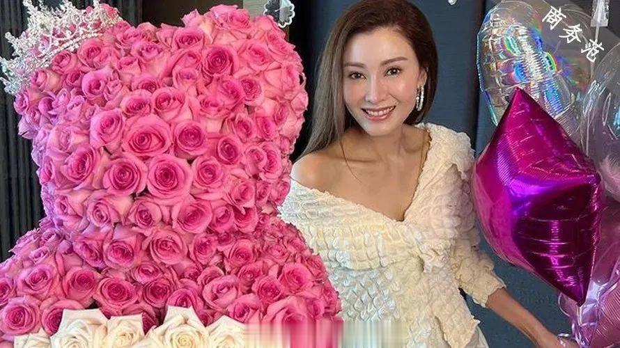 李嘉欣每次参加聚会，为什么总“镶边”？看香港阔太圈“C位潜规则”。至于原因，大概