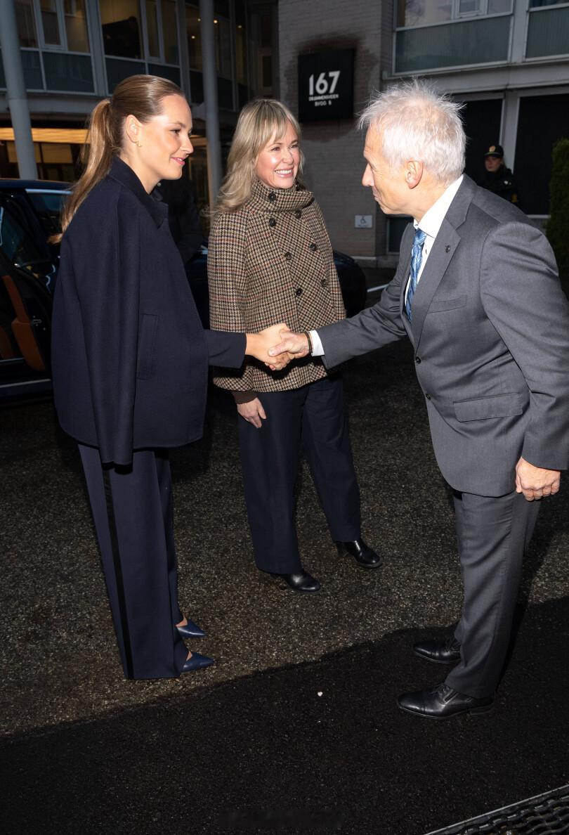 12.9 挪威英格丽德-亚历珊德拉公主访问挪威航天局，挪威首位女宇航员詹妮克·米