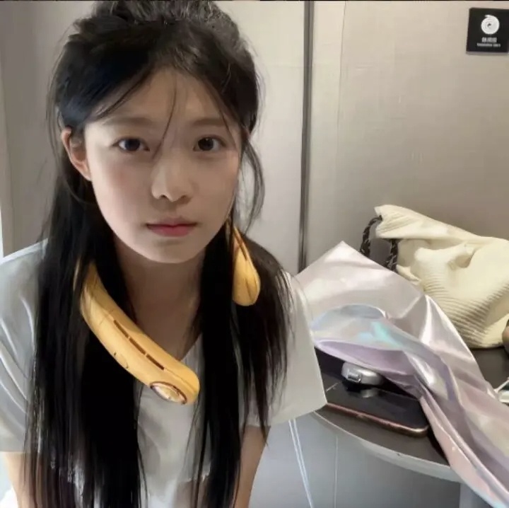 𝑾𝒆𝑪𝒉𝒂𝒕女头、小众氛围感  ｜  女生头像  ｜  头像分享 ​