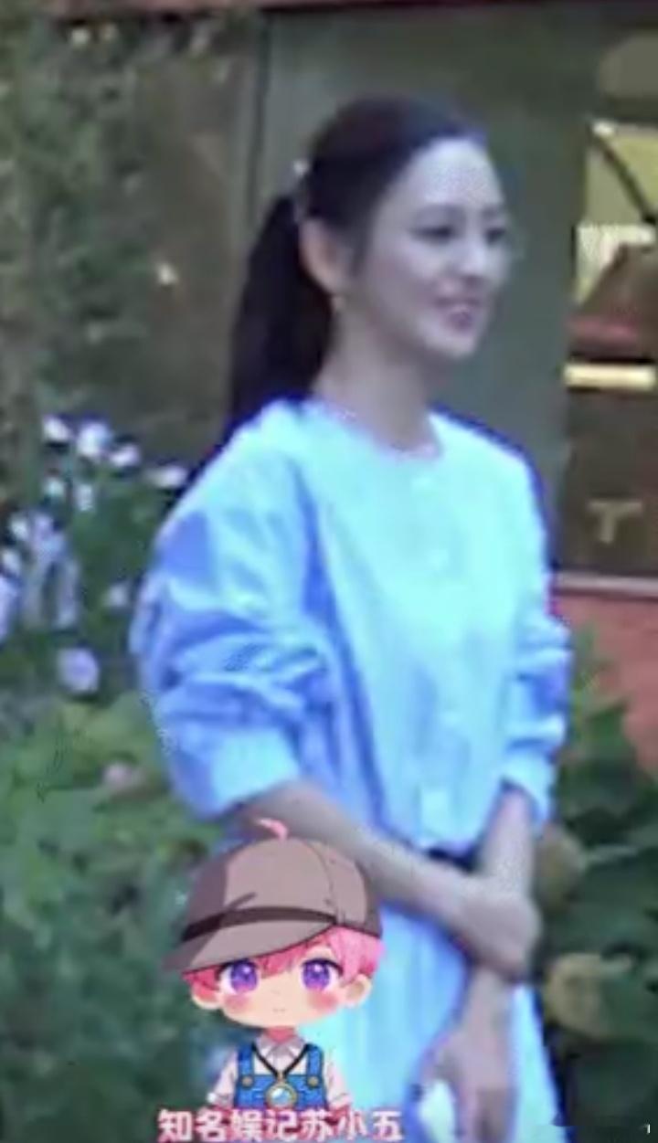 佟丽娅陈思诚带儿子聚餐确实有够体面的 ​​​