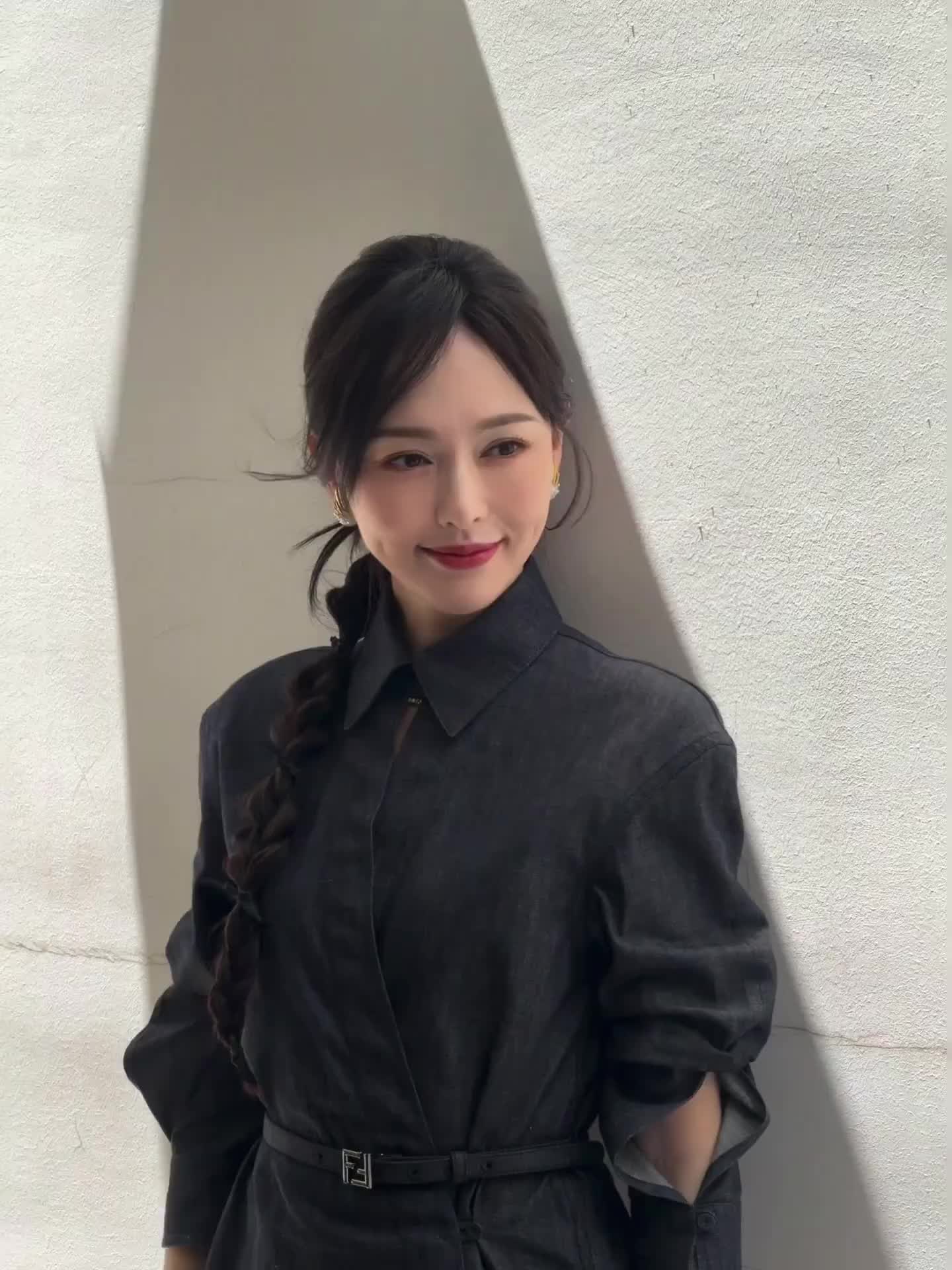 谁执笔为你绘丹青