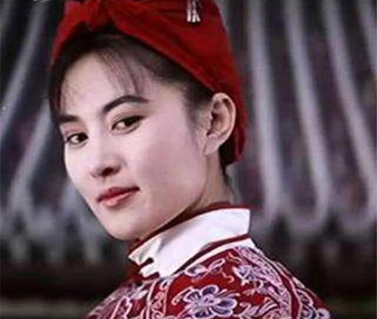 [微风]1900年，清末女英雄“黄莲圣母”林黑儿，不幸被八国联军俘获，受尽屈辱后