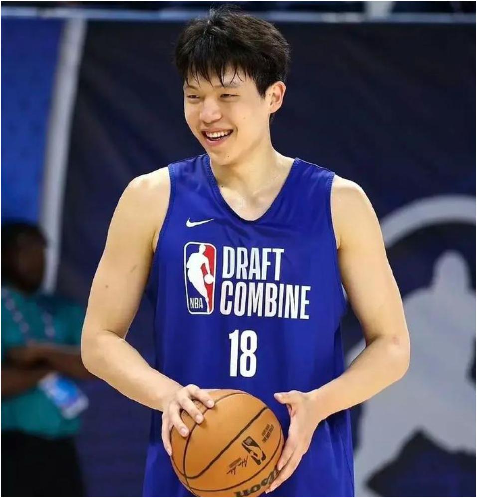 杨瀚森填满数据表，首发出场29分钟，拿到21分9板3助3帽1断。投篮命中率16中