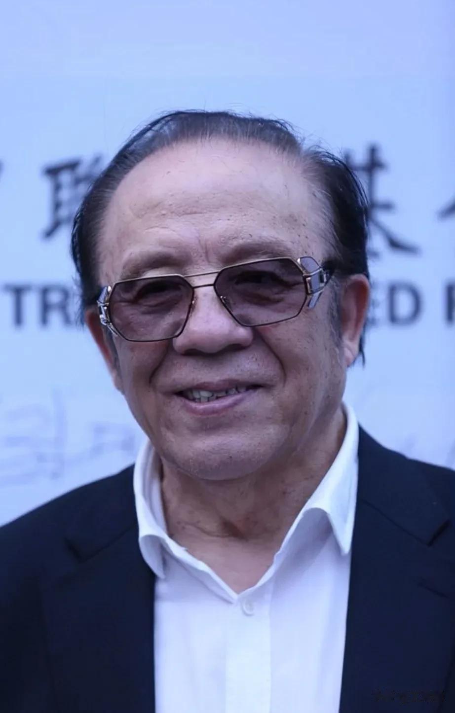 歌唱家杨洪基说:我唱三国演义主题曲，滚滚长江东逝水，拿了9万块，毛阿敏唱片尾曲历