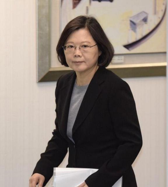 蔡英文曾经罕见发声：“我是台湾人并没有错，我是中国人，因为我是念中国书长大的，受