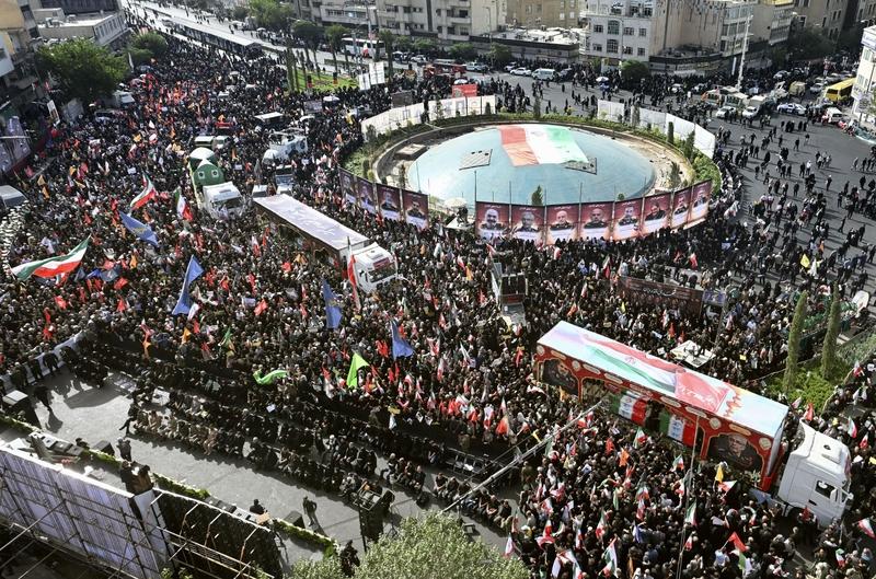 说实话，伊朗这套体制，真的是专门为美国这个对手量身定做的。
 
副作用大到让人头