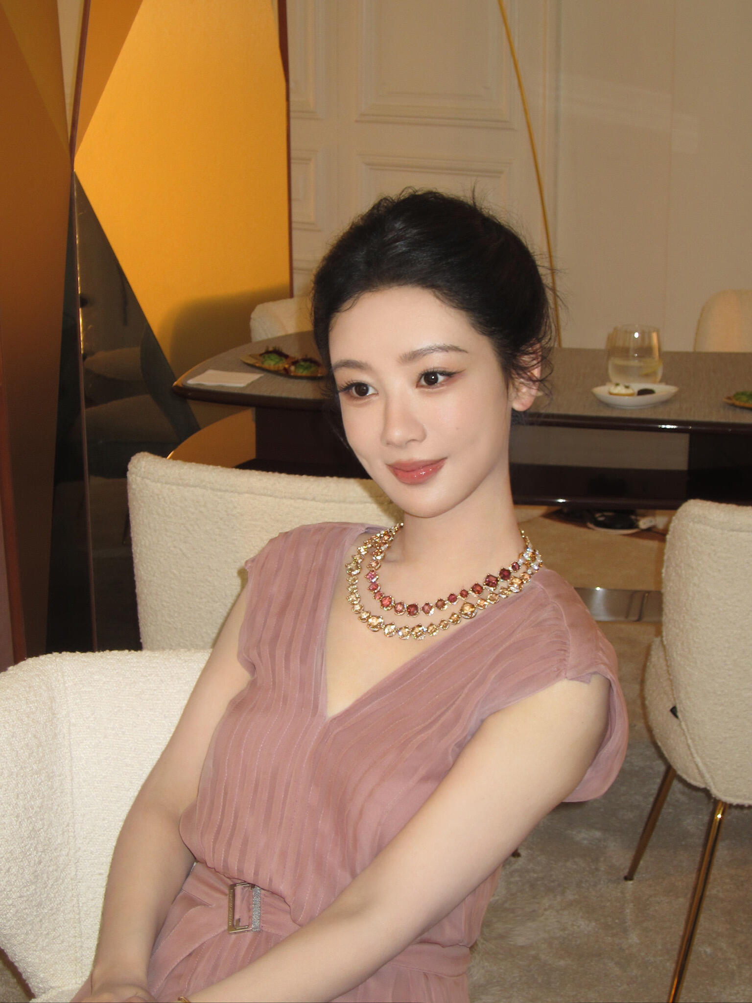 杨紫 yz杨紫董竹君yz杨紫玉兰花开君再来“在时间飞逝的世间 唯有爱意可以永存”