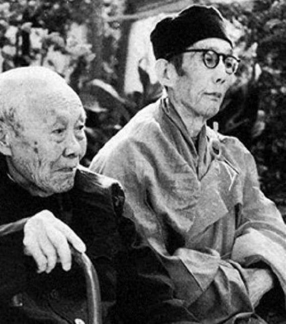 晚清时期，婉容把太监孙耀庭叫进闺房，命令他伺候自己冲澡，谁知，当她解开衣衫，孙耀