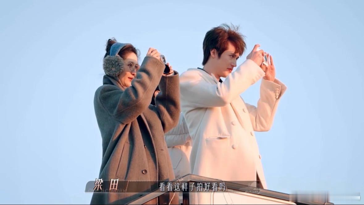 梁田胡允庭天台看日落胡允庭让梁田感受到了onepick节目里，张晨溪带梁田和胡允