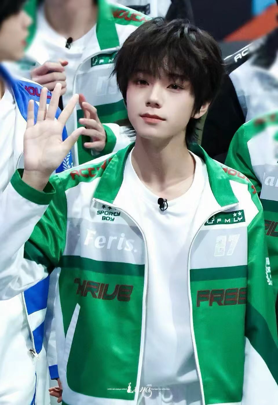 王橹杰张函瑞TF家族运动会神图王橹杰和张函瑞在TF家族运动会的神图，两个帅哥的表