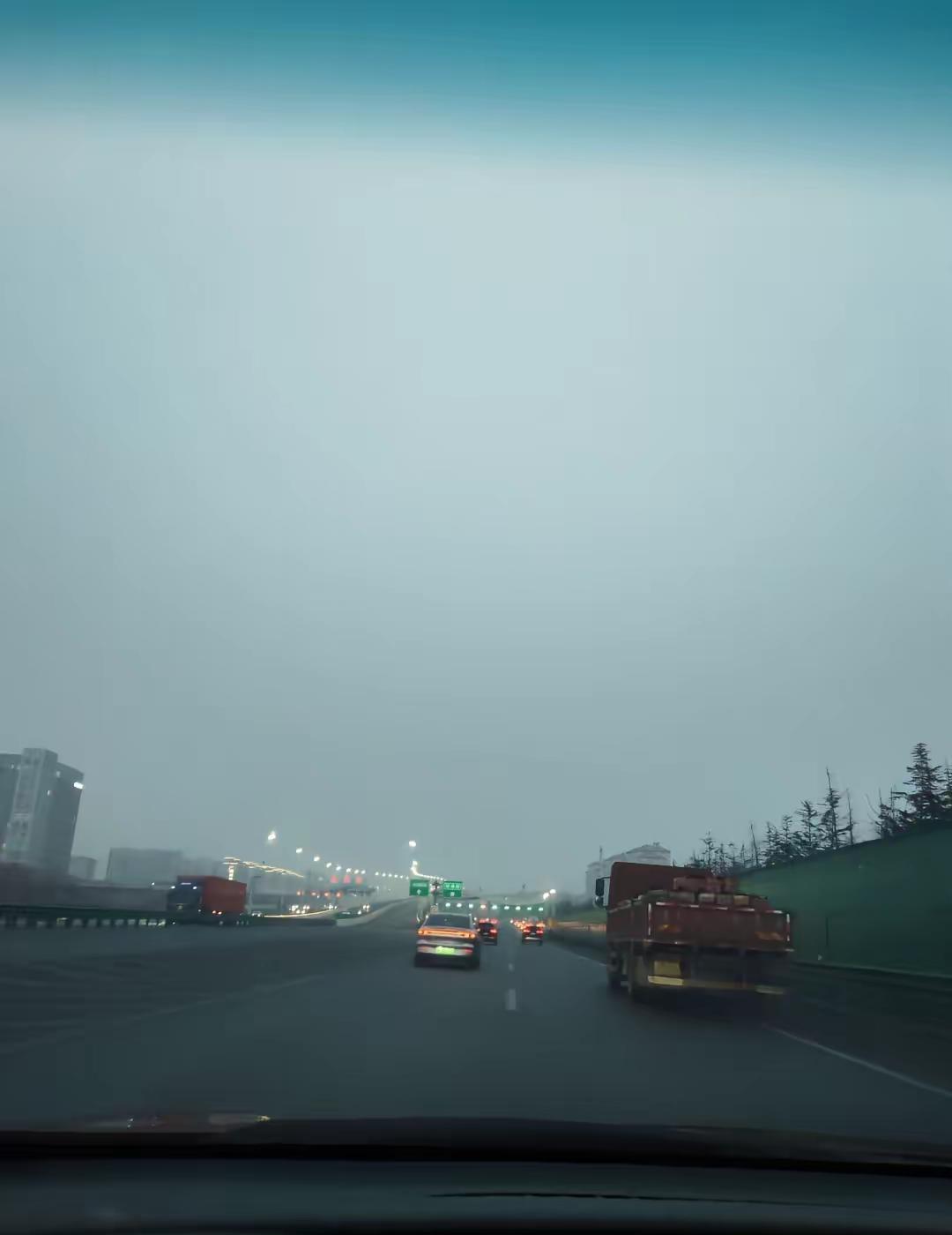 好的生活不是繁花似锦，而是觅得一份内心的安宁，让生命款款而行，不急不躁，任凭岁月