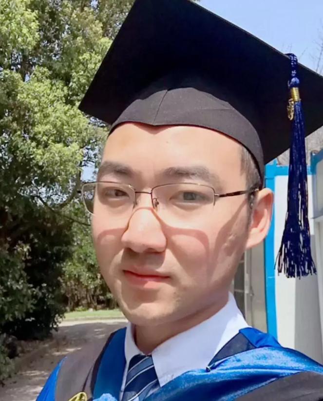 “爸，妈，求求你们，不要告诉奶奶我走了，就说我去国外留学了。”2019年，29岁