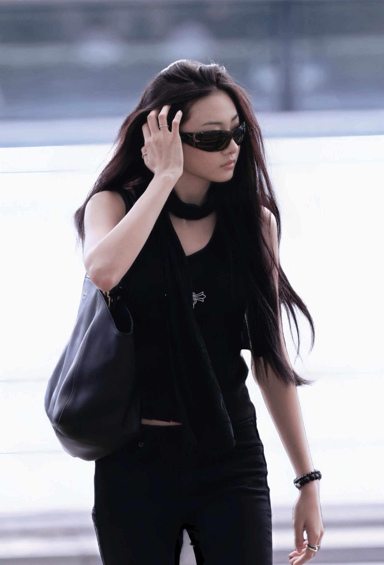 展示天姿
李嘉元咋这么牛…这套真的好港
图源水印
李嘉元gawon