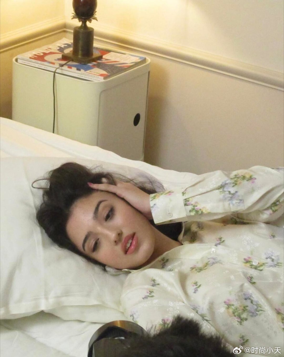 球花Monica Bellucci16岁小女儿官宣出道，登封意版Vogue。小女