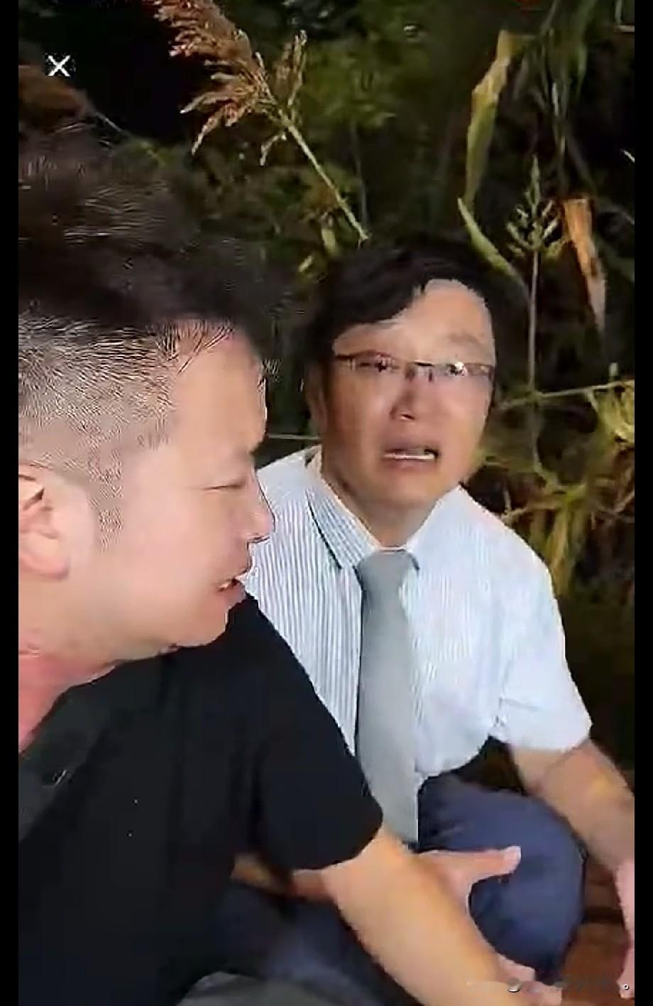 小故事！
    王美丽 和杨一航如今的幸福生活，并非一帆风顺。往昔的 在农村的