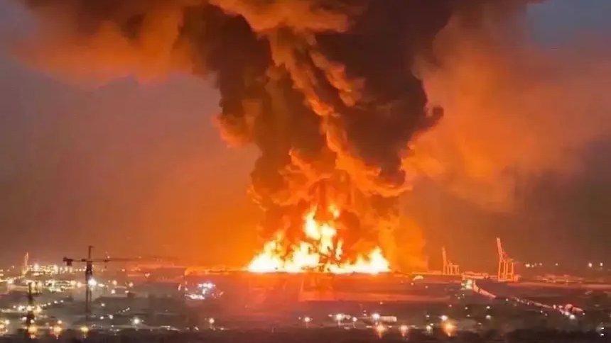 对美国而言，用军事手段"强行"打通霍尔木兹海峡，在分析师看来越来越像是战略自杀。