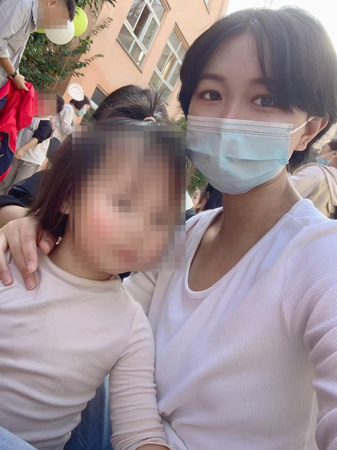 【#26岁女子白血病未愈又患乳腺癌去世# 女儿哭喊“想你”看哭网友】“妈妈，我想
