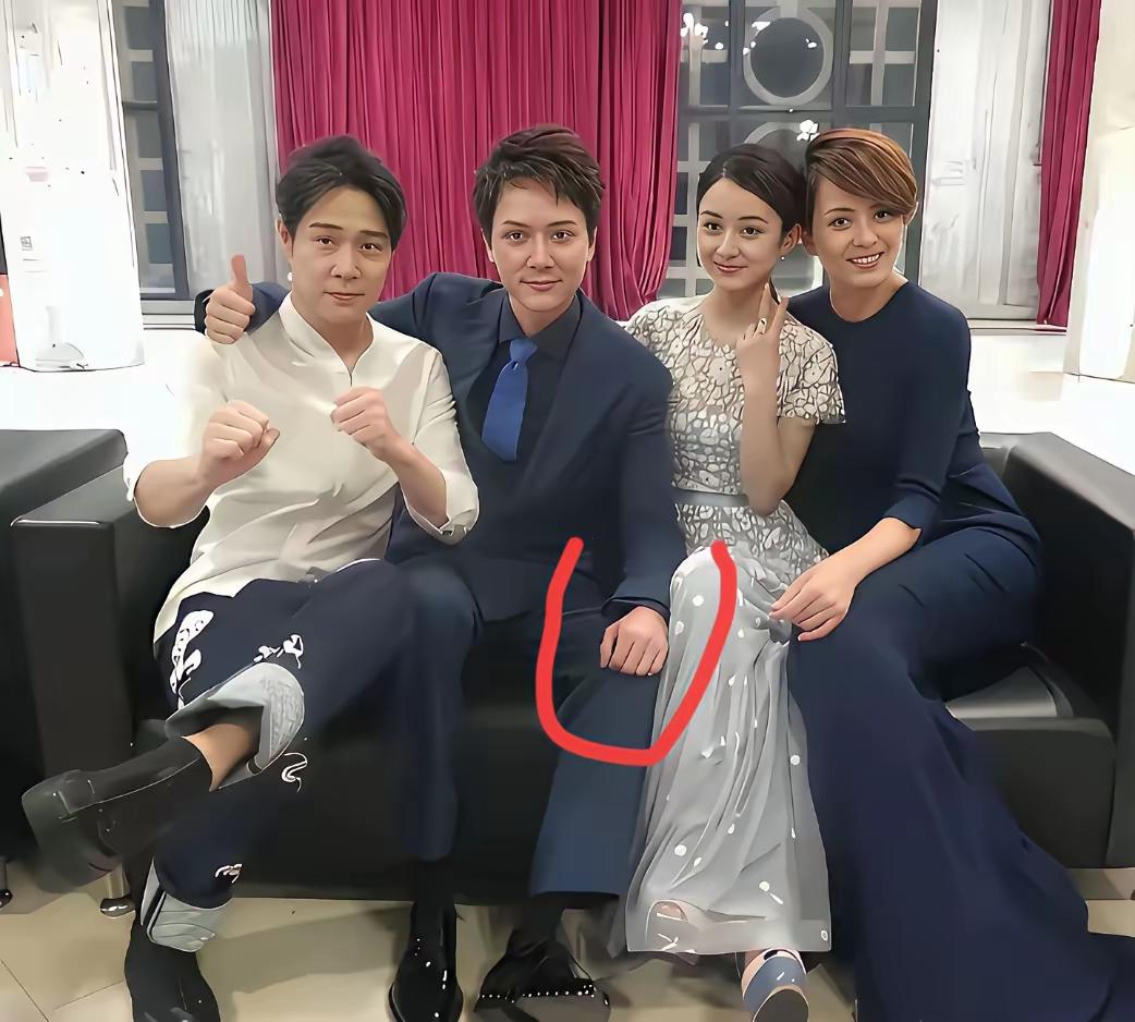 想这堆金积玉平生害，男婚女嫁风流债。
  鬓边霜头上雪是阎王怪，求功名贪富贵今何