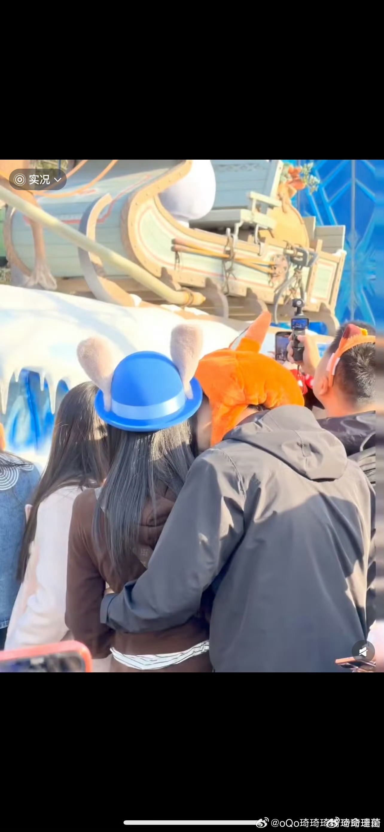 曾辉亲韩雨彤的脸有夫妻相的 小心呵护的爱恋 