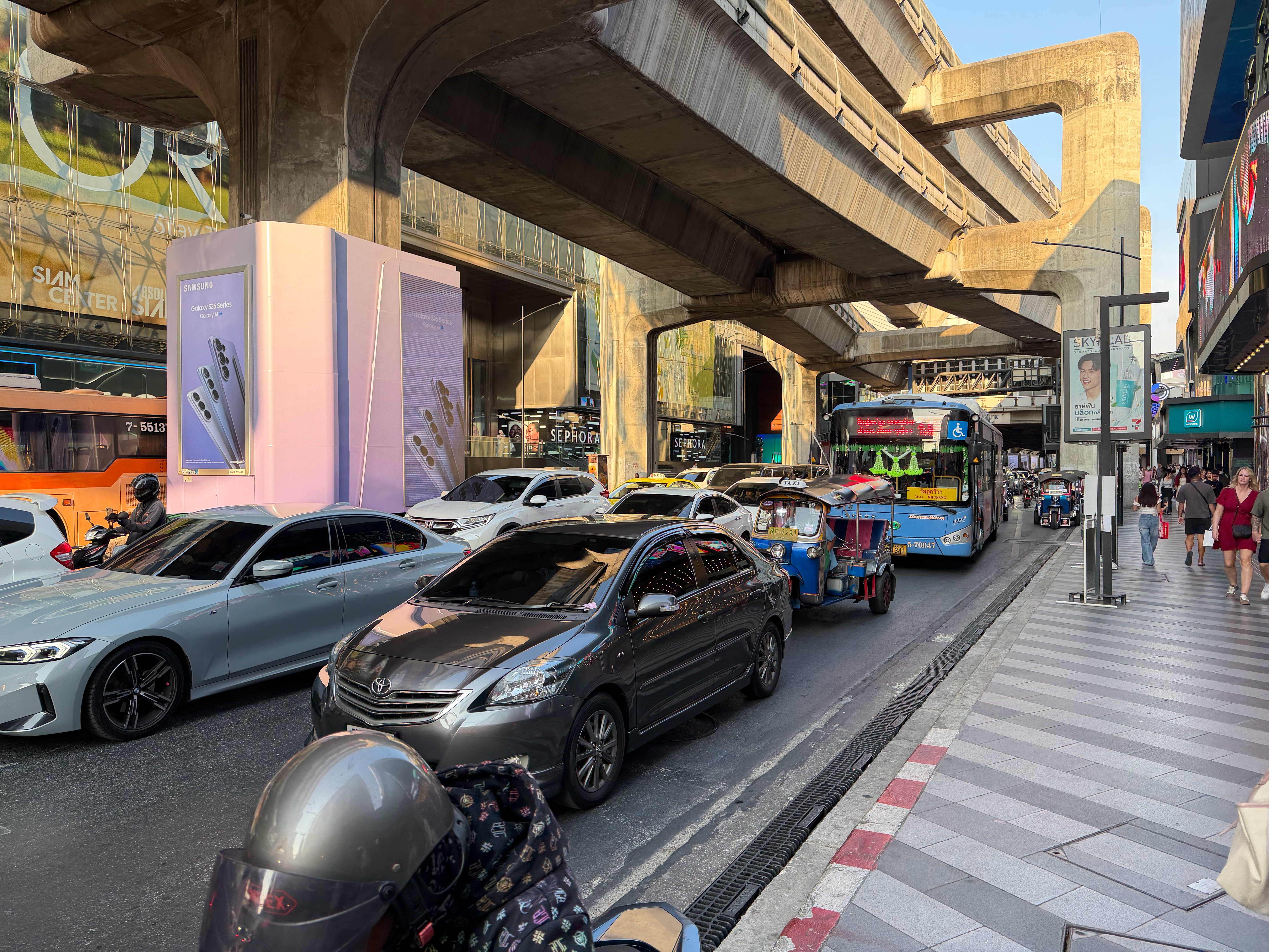 如今泰国已经不是日系称霸的年代了满街中国品牌然而中国车在这边真心不便宜坦克300