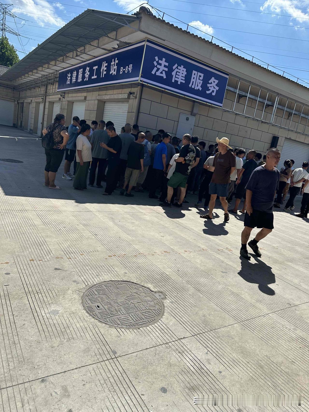 浙江义乌人力资源市场里面的大神，90 ％是老油条，一年到头在这里逛，不干活从年头