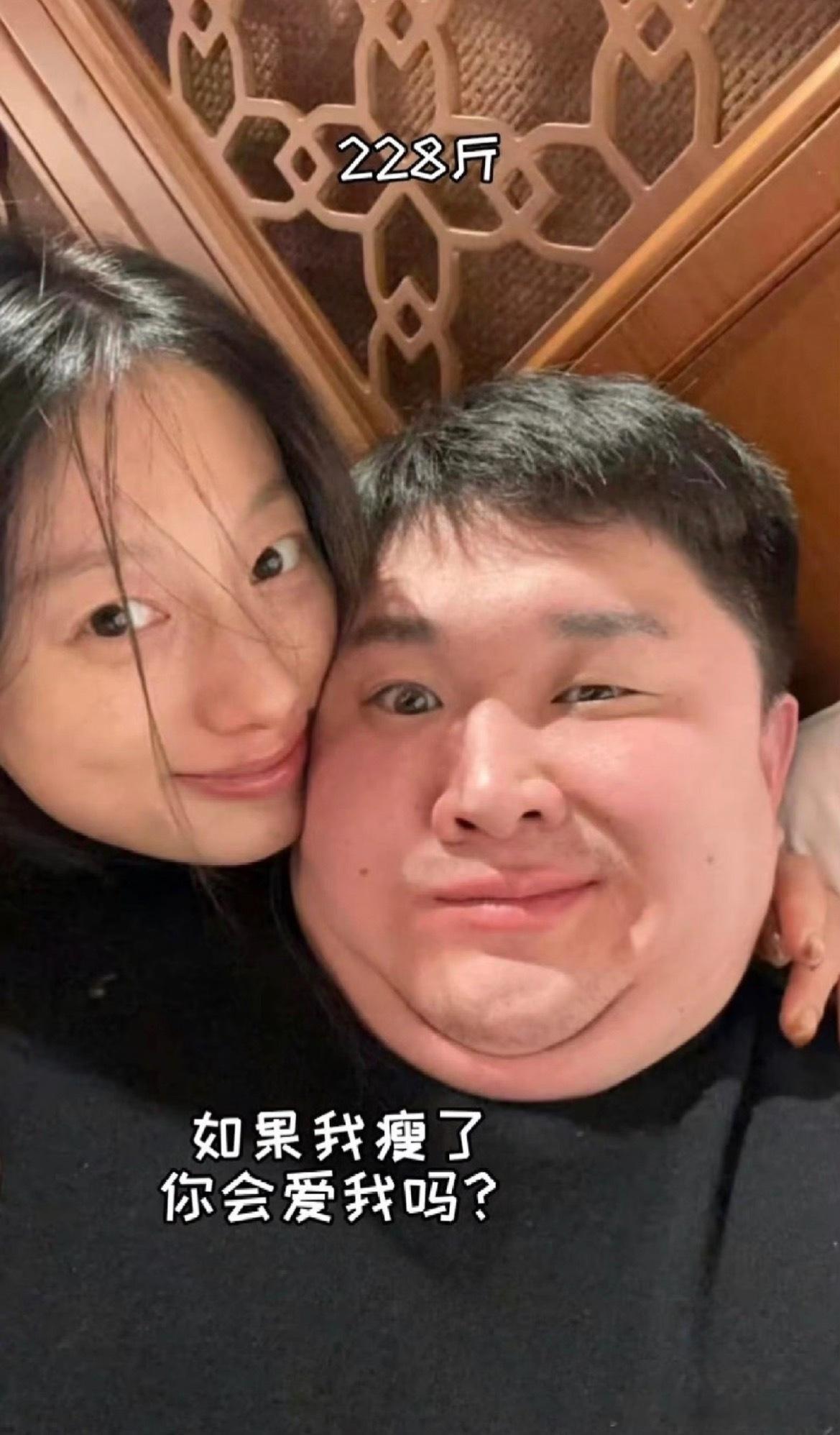 张百乔瘦太多被姥姥带去看病张百乔从228斤瘦到现在的168斤，整整60斤啊，到底