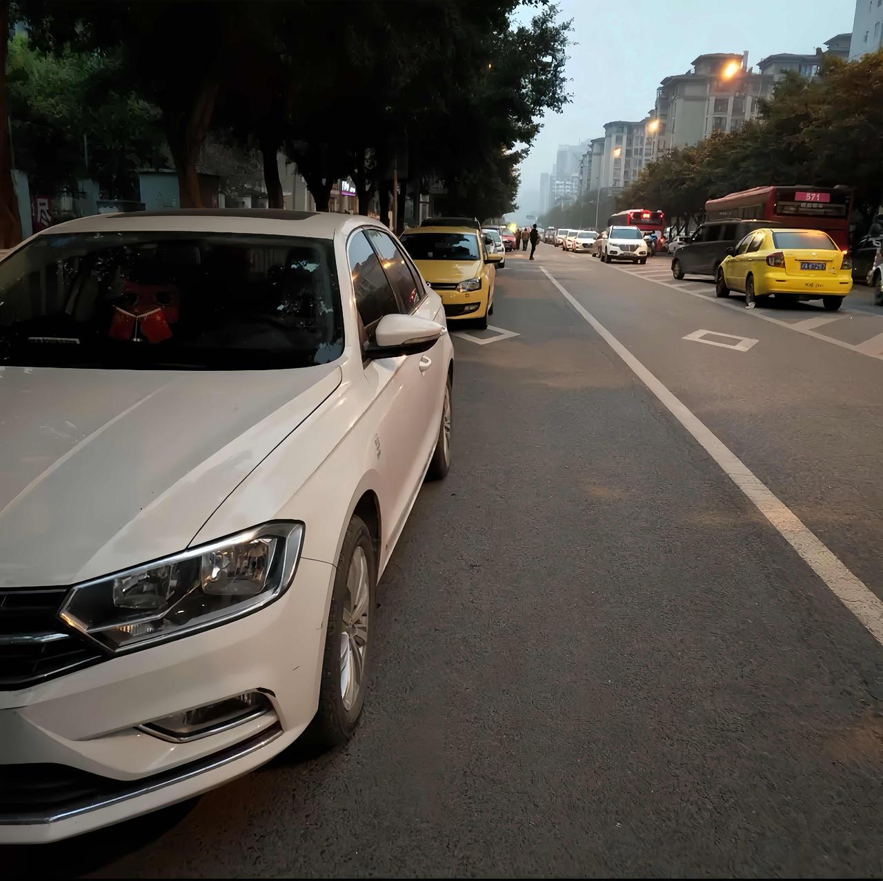 ［南充：催收方式失范扰民  涉事停车收费员被约谈整改］

近日，南充市顺庆区清泉