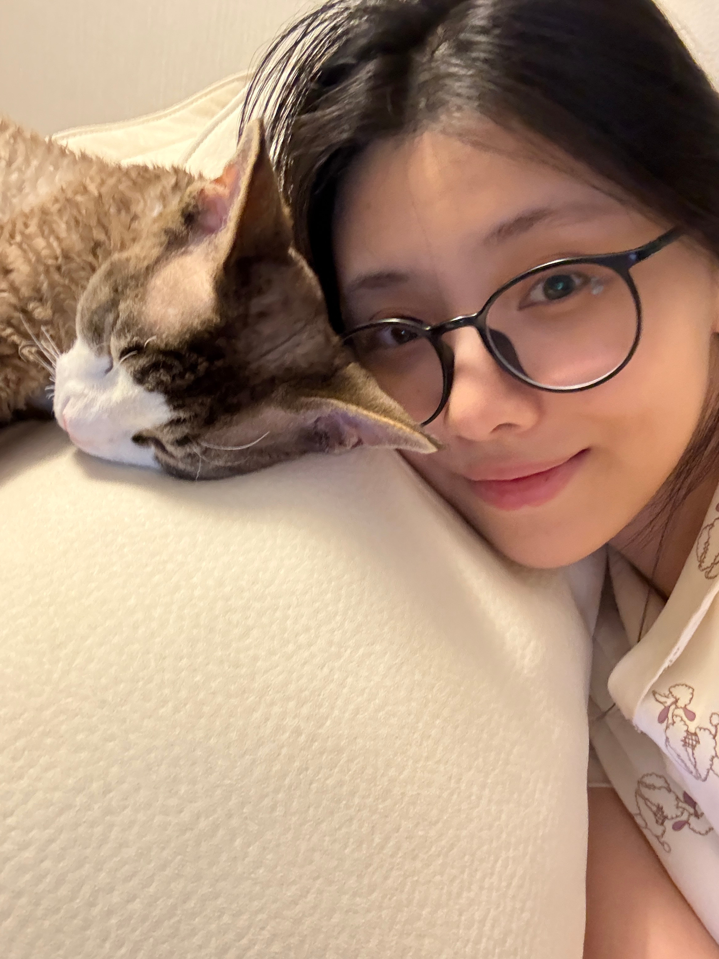 好奇怪 今天喝完那杯恶心东西 完全不觉得饿明天不得瘦一斤[doge] ​​​