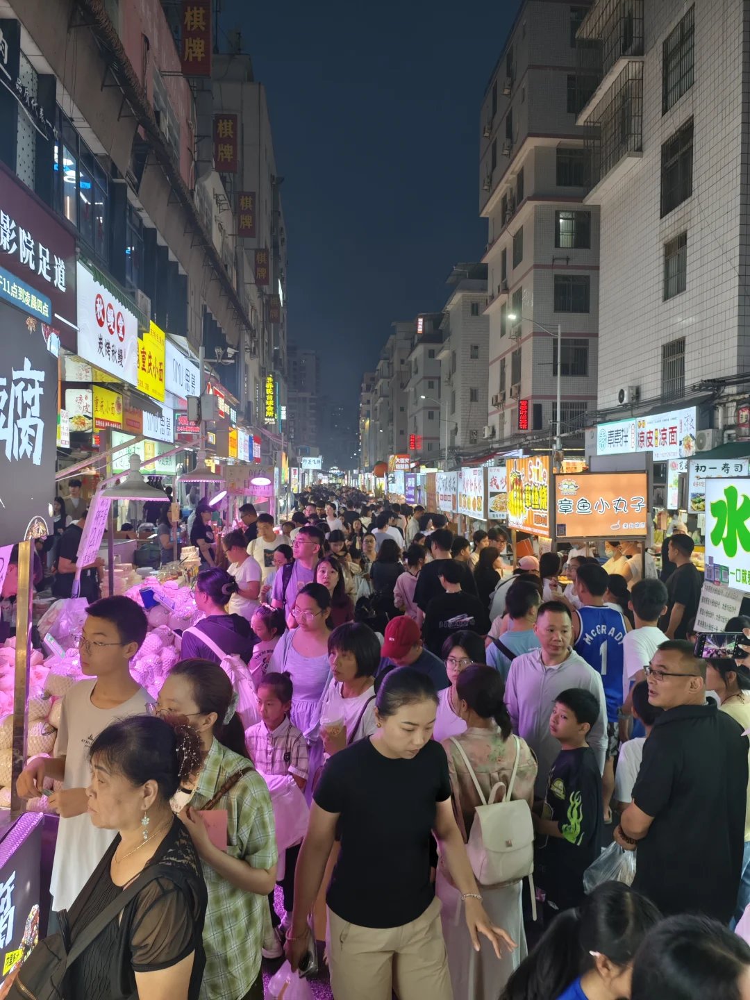 南宁📍旺得离谱的一个夜市……