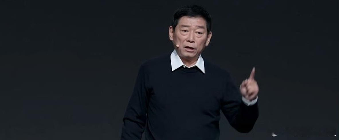 用姓氏赌一个中国高端的魏建军，在漫长的九年里，吞咽过从巅峰跌落的苦涩，也等到了穿