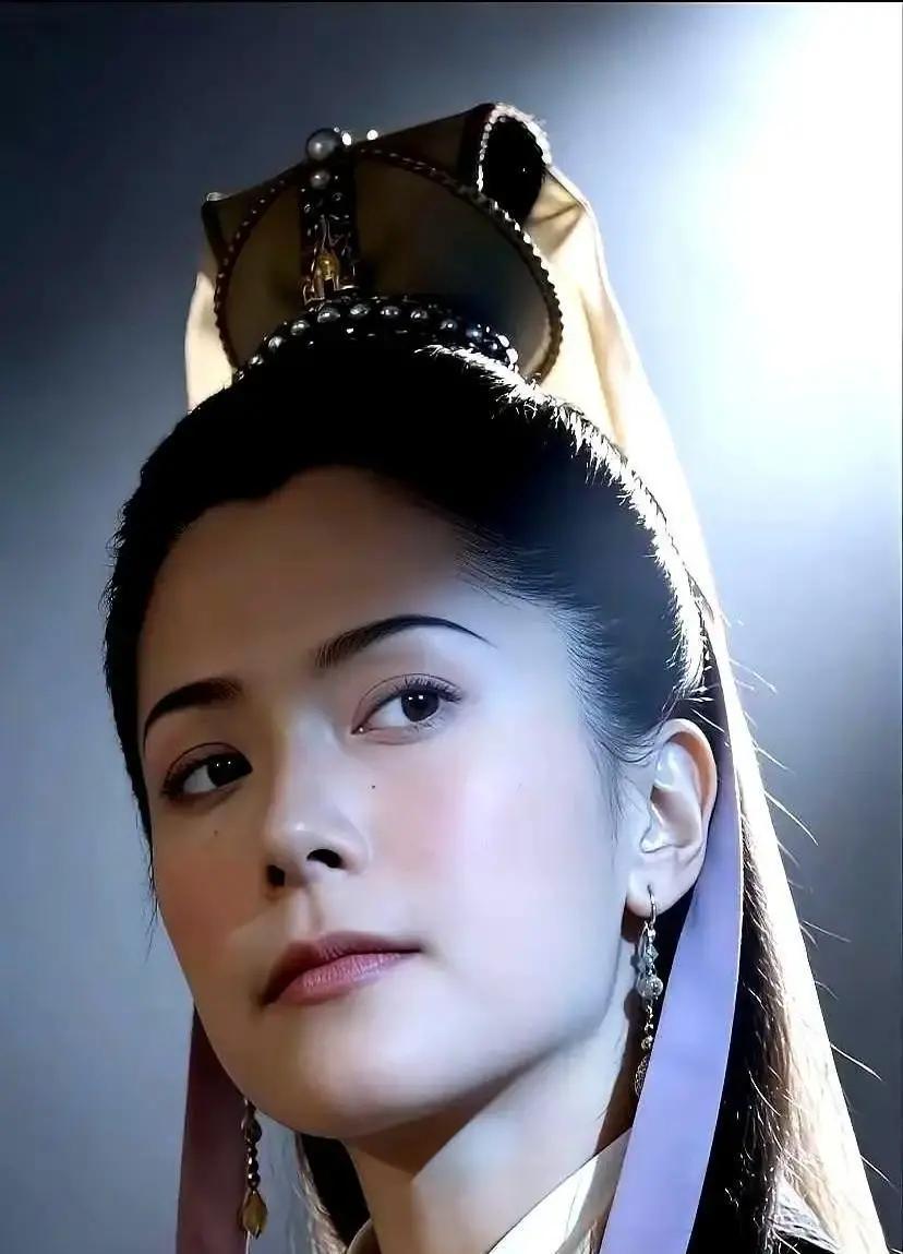 琴清之后，再无古装白月光
 
她演的琴清，23年没掉过分。豆瓣9.3，古装角色榜