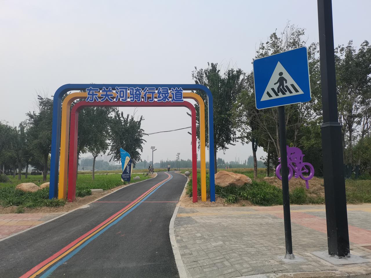 东关河骑行绿道
自七里河北岸骑行绿道
一路向北
环绕襄湖公园骑行绿道
襄湖公园风