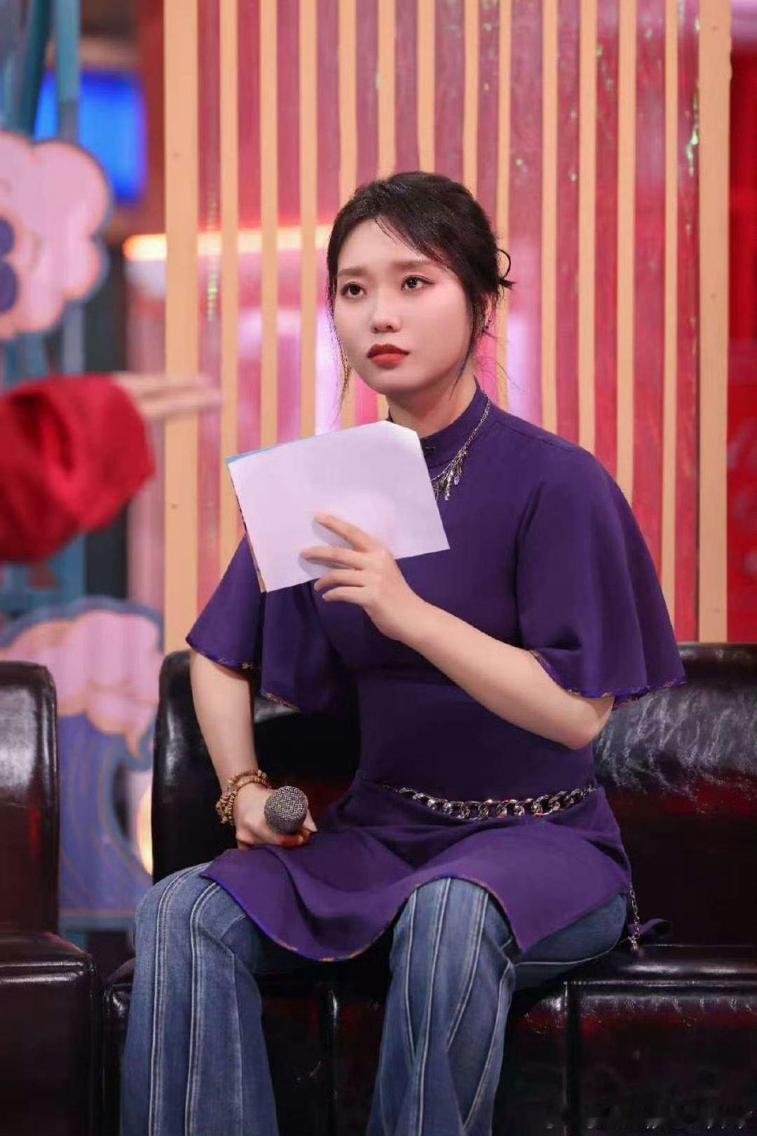 李雪琴好端端地招谁惹谁了 你好星期六 别人玩游戏她旁观，突然四个盒子砸过来，雪琴