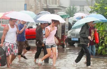 街坊们注意了！广州未来7天有大到暴雨、12级大风、冰雹接踵而至……

2026清