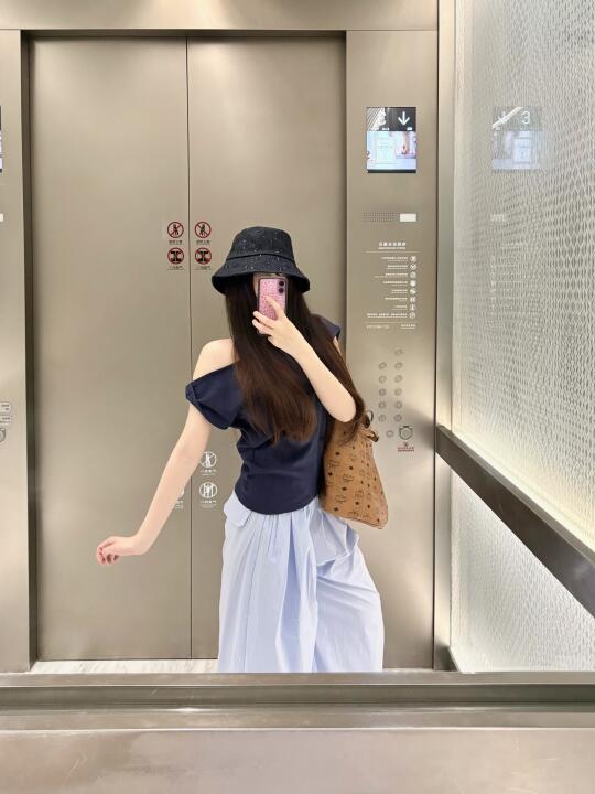 简单上课穿搭