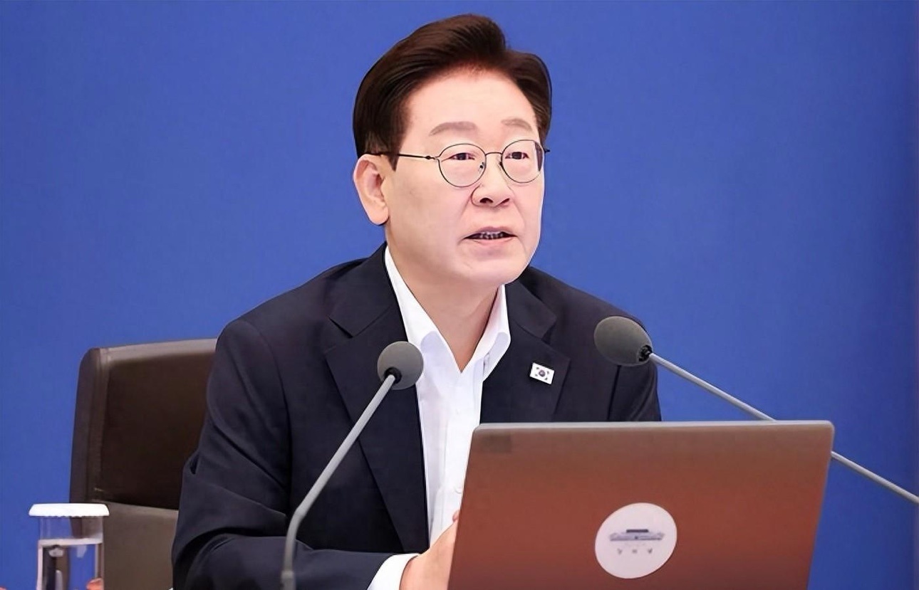 韩国股市一个月暴跌27%，散户爆仓背后谁在踩刹车？一个月前还在庆祝新高，一个月后